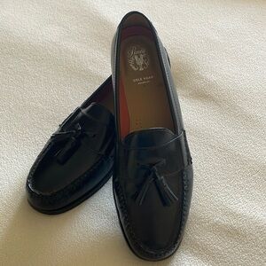 Men’s like new black Cole Haan tassel loafers
